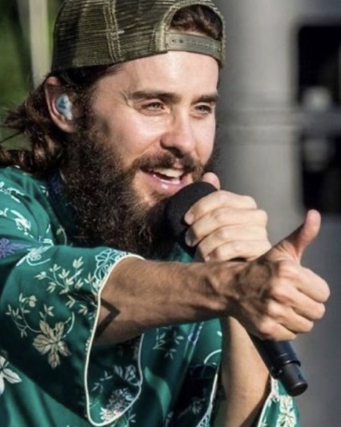 Rolynon247's tweet photo. Holy smokes we made it! And what a Happy Friday it is! Enjoy your weekend everyone!! ❤️
#JaredLeto #backwardhat #friday #weekendvibes #weekend #fridayvibes https://t.co/v7mGSS1MbG