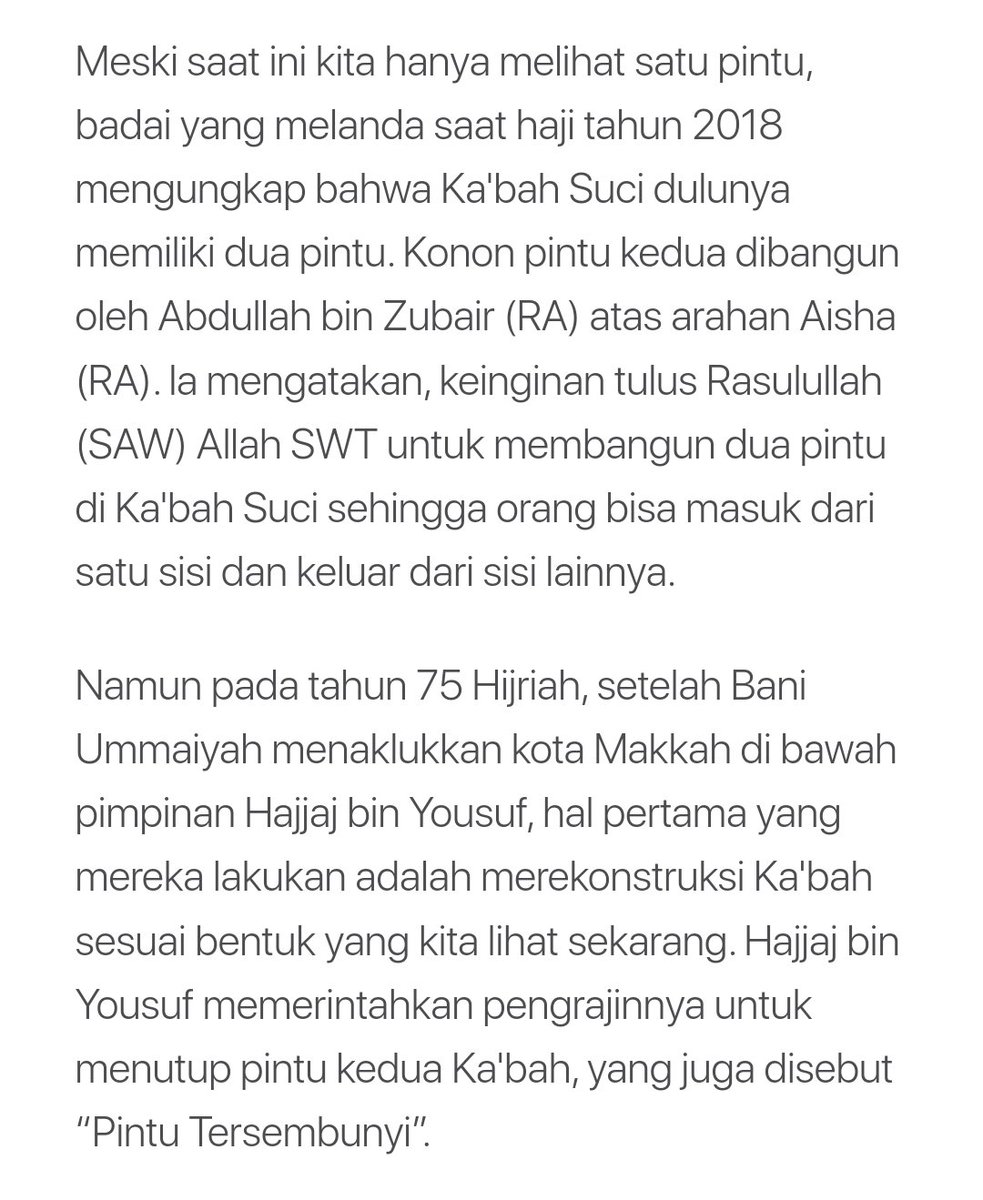 Dulu ada dua pintu. Trus satu pintu ditutup oleh Hajjaj Bin Yusuf.
Jadi bangunan yg disembah para zombie arabia hari ini itu udah dimodif berkali2.