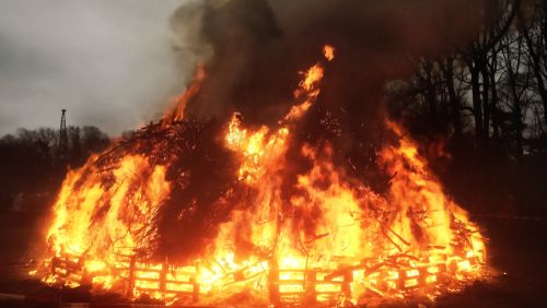 Today, with great sadness, We light the Funeral Pyre for Elderbrecht. He was a strong Human Magic User, Friend of the Douchelanders, Father of 2 Blue Dragons, and above all a hero! Rest assured Whocaresville will survive and remain a human settlement. #BattleBraunstein #Brosr