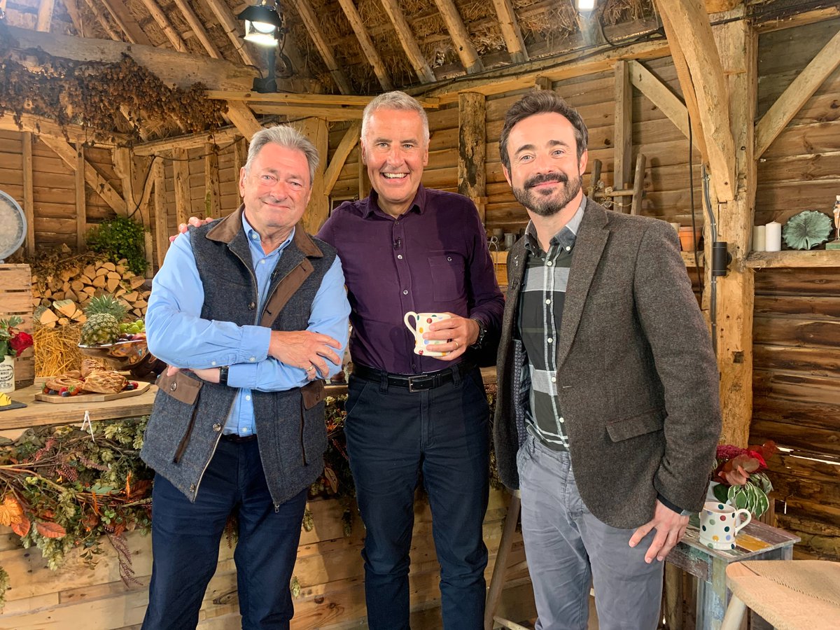 Treason the Musical (@treasonmusical) on Twitter photo Our King <a href="/mrjoemcfadden/">Joe McFadden 🧢</a> has been taking time off ruling with an iron fist to appear on the @TitchmarchShow
Do Tune in, it's the law
LOVE YOUR WEEKEND WITH ALAN TITCHMARSH
ITV 1
Sunday 19 November - 9.30am Our King <a href="/mrjoemcfadden/">Joe McFadden 🧢</a> has been taking time off ruling with an iron fist to appear on the @TitchmarchShow
Do Tune in, it's the law
LOVE YOUR WEEKEND WITH ALAN TITCHMARSH
ITV 1
Sunday 19 November - 9.30am