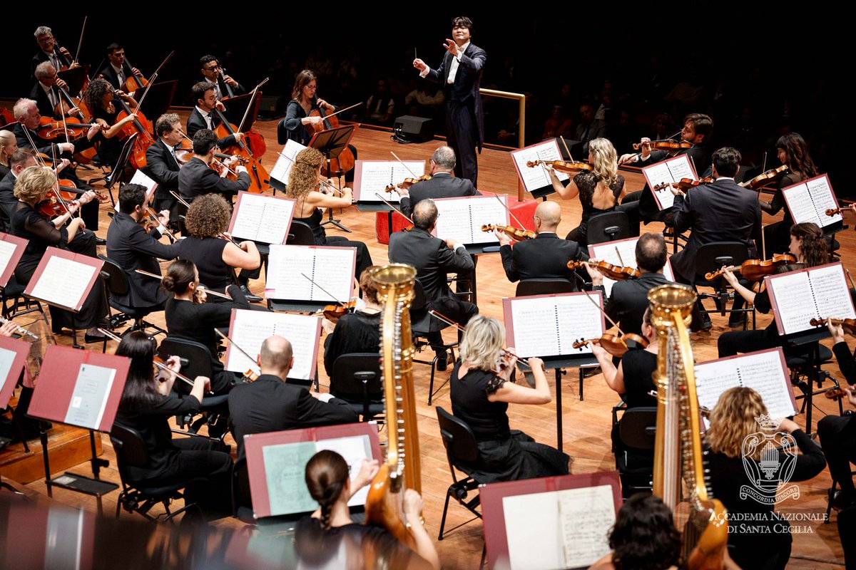 santa_cecilia's tweet photo. Un'altalena di emozioni ieri in Sala Santa Cecilia per il debutto di Vilde Frang con la nostra Orchestra diretta da Kazuki Yamada nello struggente Concerto per violino di Berg. Nella seconda parte, la Sinfonia Fantastica di Berlioz.

https://t.co/vSHLmaMV7F https://t.co/oKL3HExNMH