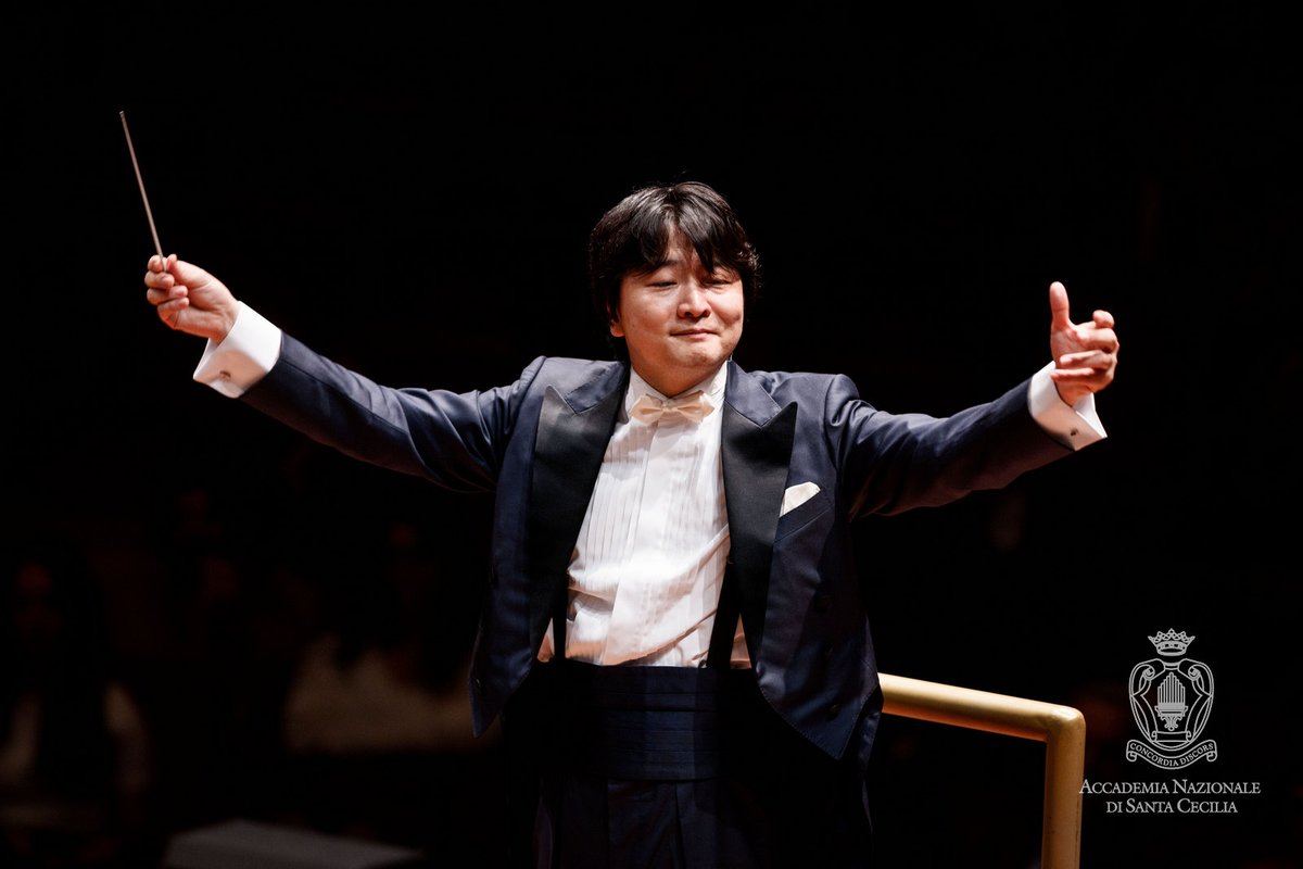 santa_cecilia's tweet photo. Un'altalena di emozioni ieri in Sala Santa Cecilia per il debutto di Vilde Frang con la nostra Orchestra diretta da Kazuki Yamada nello struggente Concerto per violino di Berg. Nella seconda parte, la Sinfonia Fantastica di Berlioz.

https://t.co/vSHLmaMV7F https://t.co/oKL3HExNMH