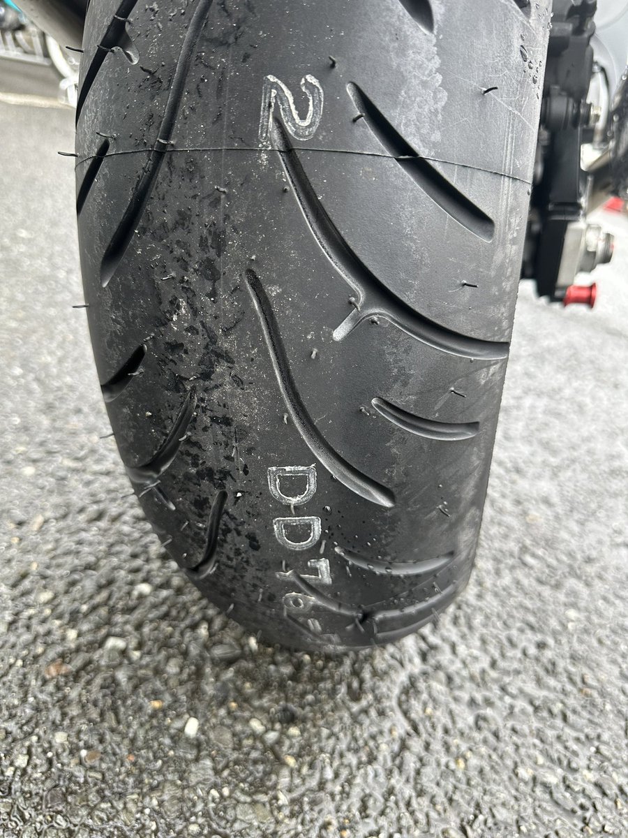 shunGSX1300R's tweet photo. 今日は新品に替えたタイヤの慣らしを兼ねて二色の浜まで

小雨でタイヤの慣らしはミスったけど🤪

約150kmでした〜 https://t.co/JwQwAyjHCA