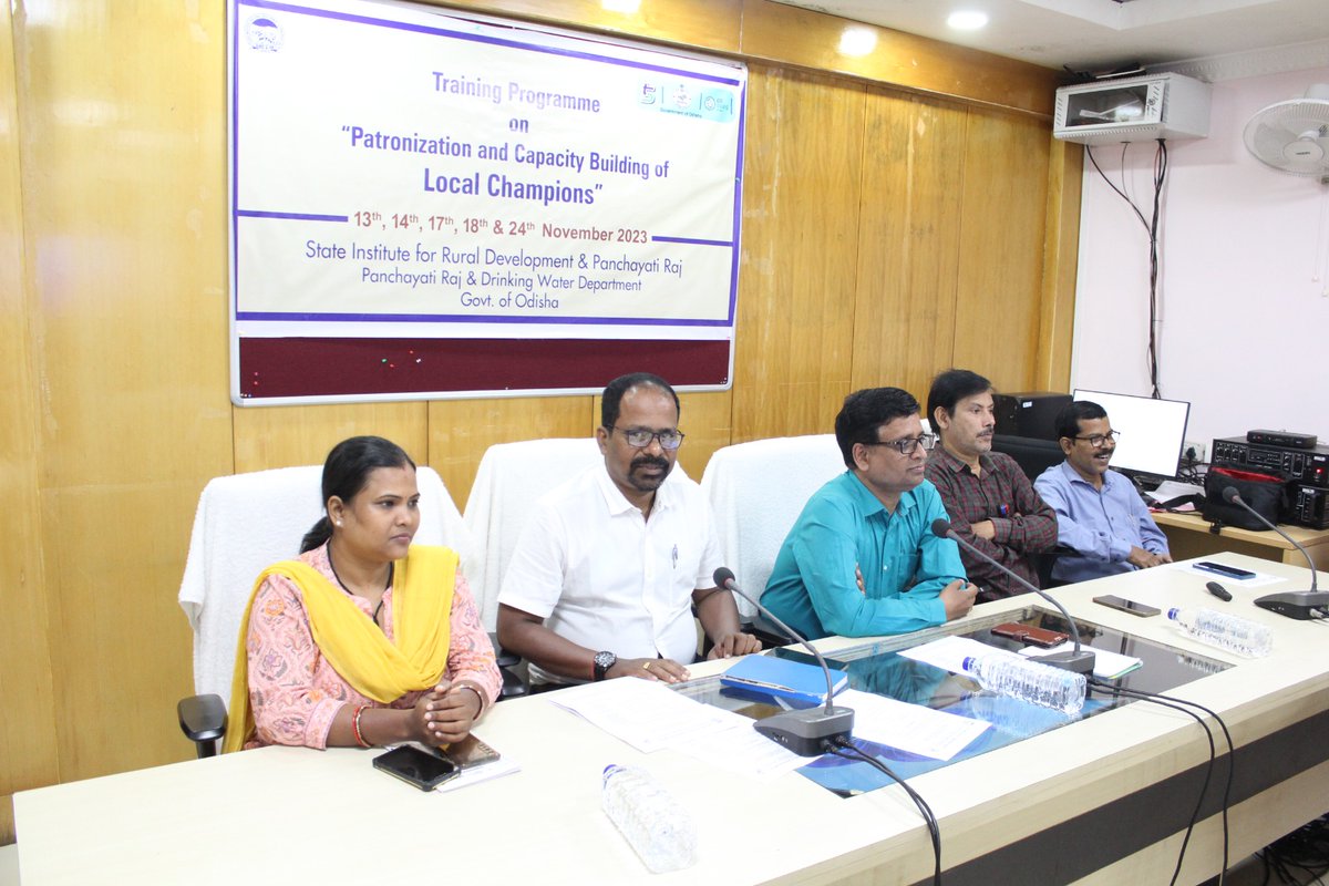 sird_pr_odisha's tweet photo. Sarpanches from different districts have presented their innovative works done in their respective GPs in theme-4 &amp; 5 under #LocalizationofSDGs in the training programme of Patronization and CB of Local Champions. https://t.co/wiaJUjLEaA