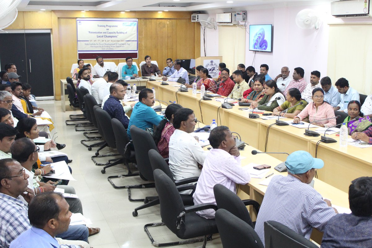 sird_pr_odisha's tweet photo. Sarpanches from different districts have presented their innovative works done in their respective GPs in theme-4 &amp; 5 under #LocalizationofSDGs in the training programme of Patronization and CB of Local Champions. https://t.co/wiaJUjLEaA