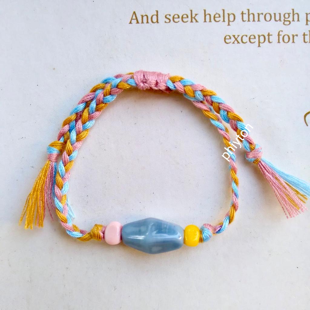 Lagi seneng bikin gelang serut pake manik etnik dan glass beads ˚˖𓍢ִ໋🌷͙֒✧˚.🎀༘⋆
Mungkin soon akan jualan ini 
⸜(｡˃ ᵕ ˂ )⸝♡
#beads #manik #beadedbracelet #gelang