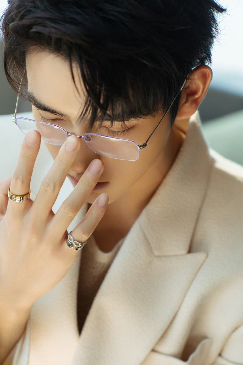 ChenFeiYuPeru's tweet photo. 【📷】231117 || 📍 Actualización del Studio de #ChenFeiyu en Weibo. 

📝 - "Abriendo los ojos para recibir la luz y la brisa, Jiangtian es tan cálido como una flor en invierno. ♥️✨" (1/3)

Cr: 陈飞宇工作室
Trad. al español: Chen Feiyu Perú 

#陈飞宇 #진비우 #เฉินเฟยอวี่ https://t.co/6OIeJhEfE8