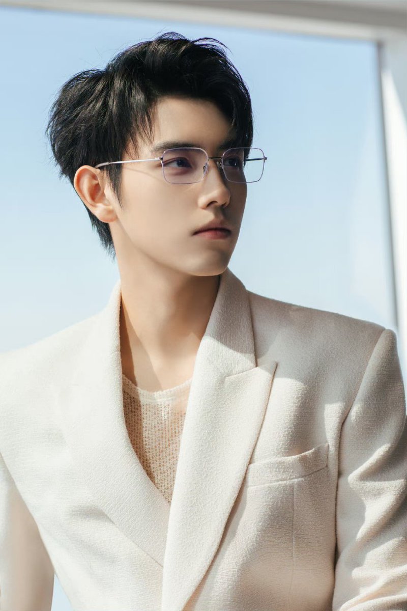 ChenFeiYuPeru's tweet photo. 【📷】231117 || 📍 Actualización del Studio de #ChenFeiyu en Weibo. 

📝 - "Abriendo los ojos para recibir la luz y la brisa, Jiangtian es tan cálido como una flor en invierno. ♥️✨" (1/3)

Cr: 陈飞宇工作室
Trad. al español: Chen Feiyu Perú 

#陈飞宇 #진비우 #เฉินเฟยอวี่ https://t.co/6OIeJhEfE8