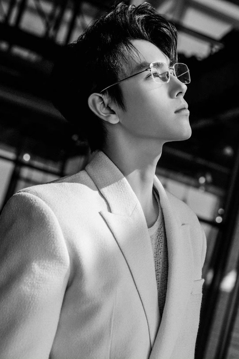 ChenFeiYuPeru's tweet photo. 【📷】231117 || 📍 Actualización del Studio de #ChenFeiyu en Weibo.

📝 - "Abriendo los ojos para recibir la luz y la brisa, Jiangtian es tan cálido como una flor en invierno. ♥️✨" (1/2)

Cr: 陈飞宇工作室
Trad. al español: Chen Feiyu Perú https://t.co/0pCKrKPLYo