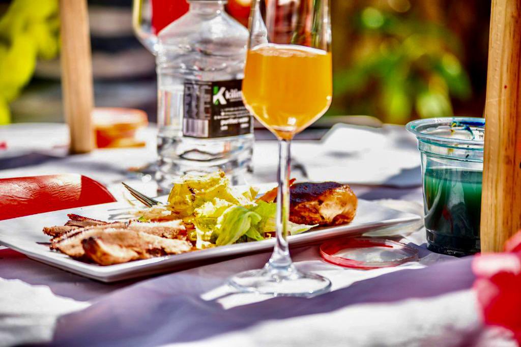 Shambazuva's tweet photo. #URIPI - Shambazuva Sip & Paint Experience in Harare, Greystone Park. 

$33 per adult and comes with a sip and paint experience; all decorations and supplies; wonderful cordials; a great meal; professional photoshoot etc.

WhatsApp Bookings: +263772137328
Email: admin@shambazuva.com