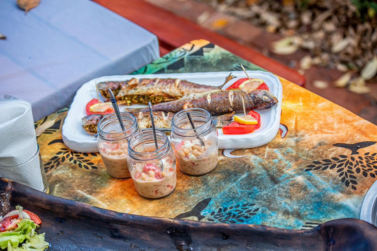 Shambazuva's tweet photo. #URIPI - Shambazuva Sip & Paint Experience in Harare, Greystone Park. 

$33 per adult and comes with a sip and paint experience; all decorations and supplies; wonderful cordials; a great meal; professional photoshoot etc.

WhatsApp Bookings: +263772137328
Email: admin@shambazuva.com