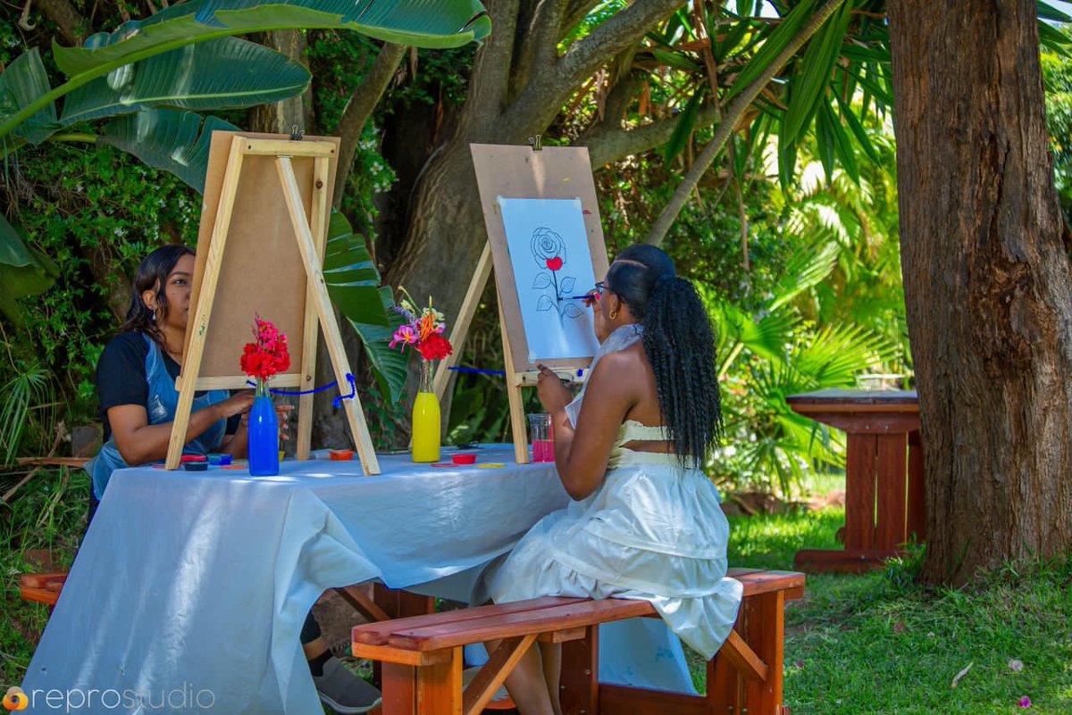 Shambazuva's tweet photo. #URIPI - Shambazuva Sip & Paint Experience in Harare, Greystone Park. 

$33 per adult and comes with a sip and paint experience; all decorations and supplies; wonderful cordials; a great meal; professional photoshoot etc.

WhatsApp Bookings: +263772137328
Email: admin@shambazuva.com