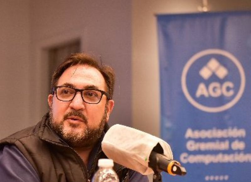 14bisok's tweet photo. EN LÍNEA @EzequielTosco secretario general de la Asociación Gremial de Computación #AHORA con @nbalinotti Por @RADIOZONICA #14bis https://t.co/8tQDHFmLm6 https://t.co/GdOPGPucZn