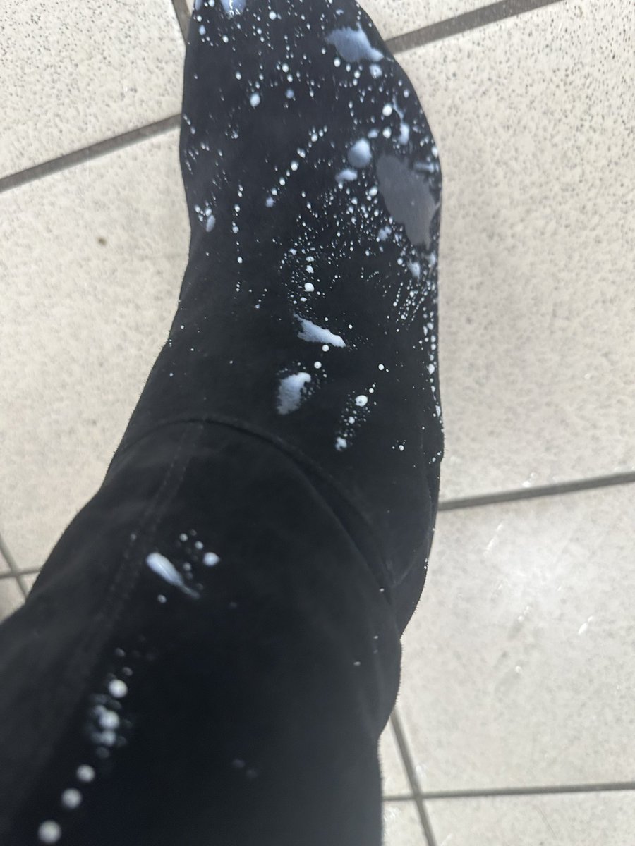 lesplumes's tweet photo. @Tesco due to bad stocking of shelves this happened to me in one of your stores. Only handed tissue by staff to dry it off. Expensive boots and jacket now ruined with milk. There is no complaints email address in your website. Please advise asap. https://t.co/7id3YZNyHD