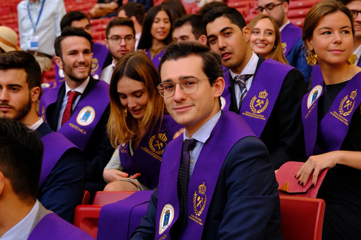 Otra tarde de celebración en la #UPM. Hoy se entregan los diplomas a los egresados de <a href="/minasenergiaupm/">minasenergiaupm</a> de las últimas promociones. ¡Que disfrutéis de vuestro momento!
#somosUPM #nosoloingenieria #egresadosUPM