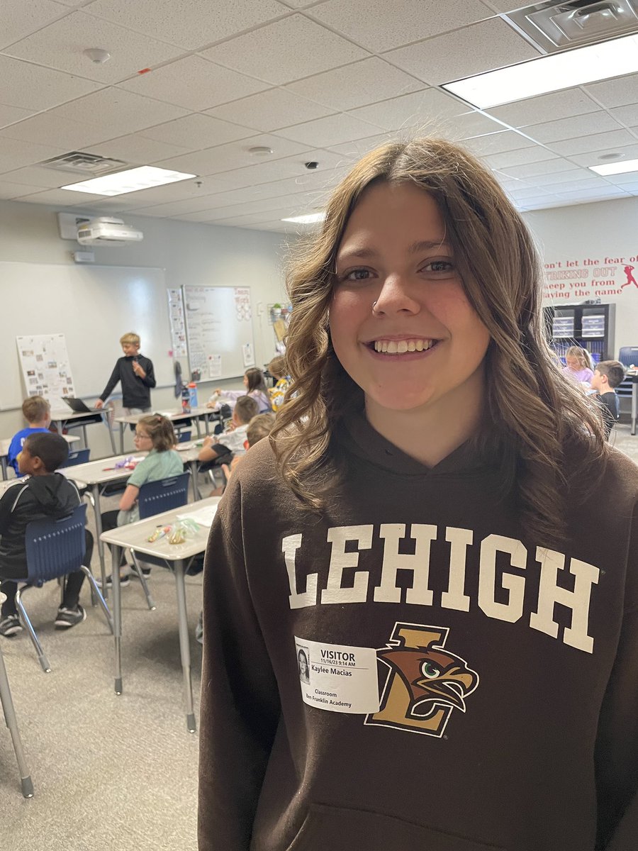 EPICCampusLPS's tweet image. Teacher Cadets collaborating. Working in classrooms with children and with teachers learning their craft. #youbelonghere #itsEPIC #futureeducator