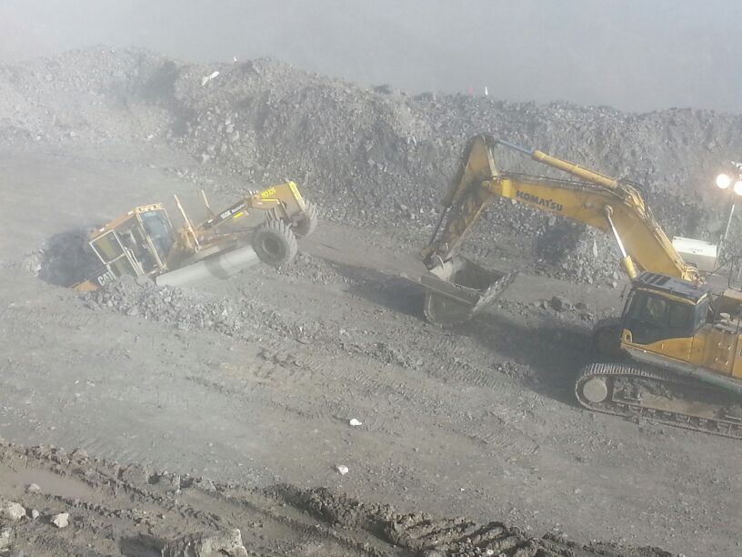 NeilRingdahl's tweet image. #Friday #mining #mayhem 
When your open pit collapses into old, underground mine workings right beneath the main ramp.😬