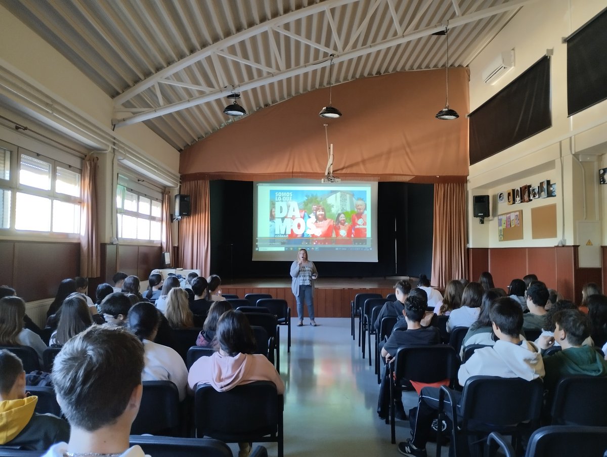 3 ° de la ESO en el IES Serra de Mariola empieza su campaña Onades de Solidaritat, Cáritas Muro presente en la sensibilización de los alumnos.
#AquilateunCorazón
<a href="/ValenciaCaritas/">Valencia Cáritas</a> 
<a href="/con/">Constantinos Michael </a>