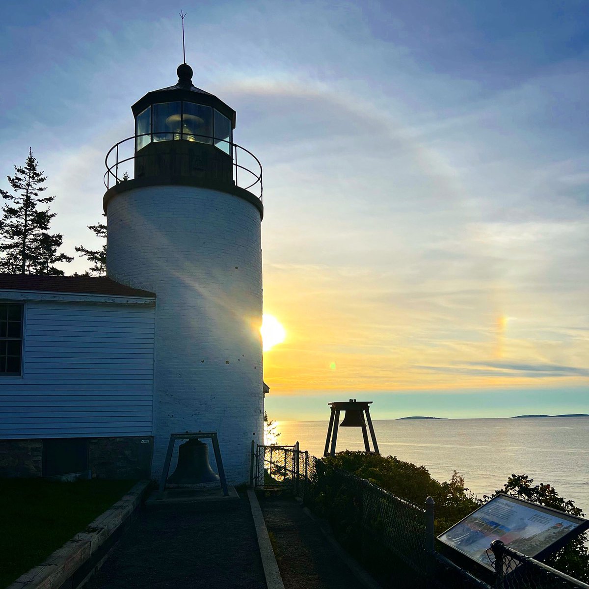 🎶 It’s nice in the #morning, oh 🎶 

#bassharborlighthouse #barharbor #maine #NewEngland #acadianationalpark #Lighthouse #sunrise #morningvibes #goodmoring #travelblogger #traveltips #traveltips #travelblog #travel #GoodMorningEveryone #GoodMorningTwitterWorld #FlashbackFriday