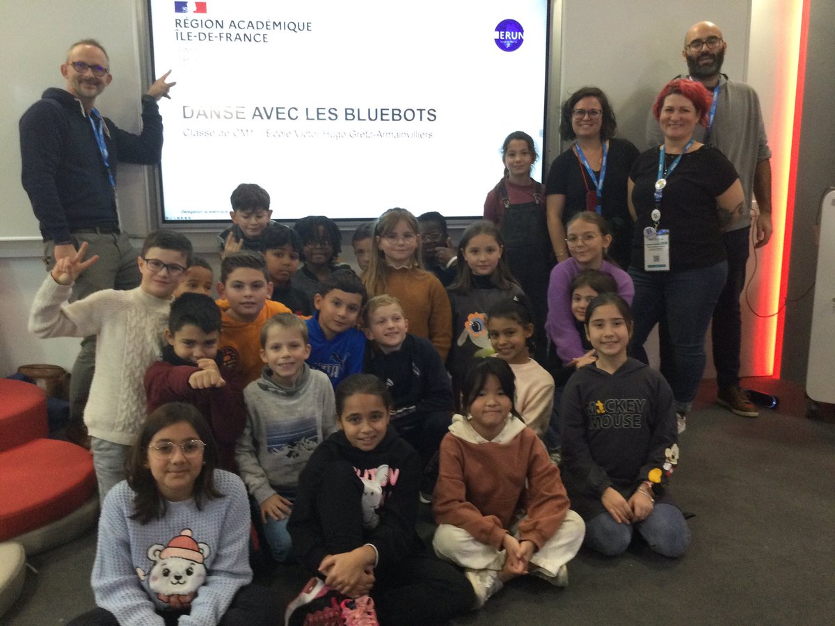 Danser avec les #robots Très belle démonstration de #Codage par les élèves de l'école primaire Victor Hugo d'Armainvilliers (77) Merci aux enseignants Alexandra Magnien, Pedro Gonçalves Sandra Nabais & Aurélien Louvet #ERUN77 @RAIledeFrance | @AcCreteil | @educatechexpo