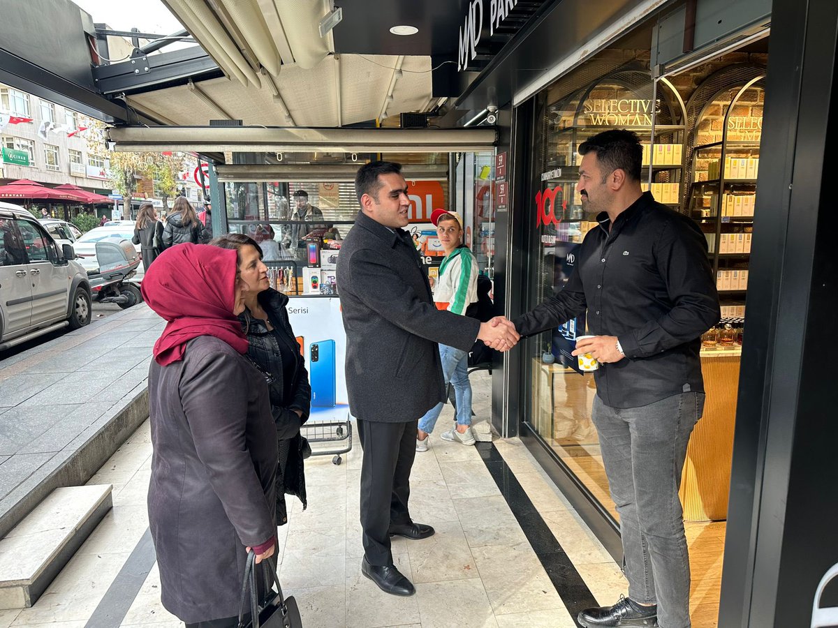 İlçe yöneticilerimiz,KAÇEP yöneticilerimiz ile birlikte Bahçelievler 7. Cadde esnafımızı ziyaret ederek İl Başkanımız Sn. <a href="/AlpDoganMHP/">Alparslan Doğan Ankara</a> ’ın selamlarını ileterek,hayırlı işler dileklerinde bulundular. Misafirperverliklerinden dolayı kıymetli esnaflarımıza teşekkür ederiz.