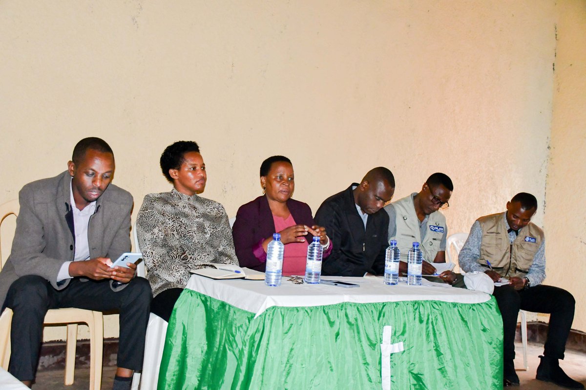 PlanRwanda's tweet photo. Christiane Umuhire, @RwandaGender Child Promotion &amp; Protection Policy Specialist, had a discussion yesterday with couples from @GatsiboDistrict involved in the REAL Fathers, a parenting program that addresses violence against children, parenting &amp; Intimate Partner Violence (IPV). https://t.co/m04VkIPlQm