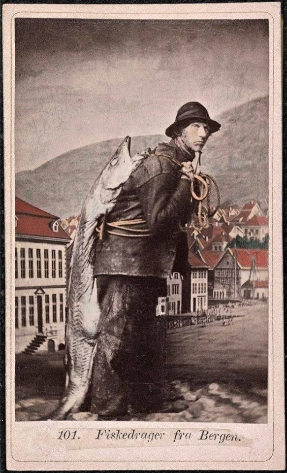 Big fish, serious man — one of Marcus Selmer’s wonderful photographs of 19th-century Norwegians. More here: buff.ly/2ywB2A4