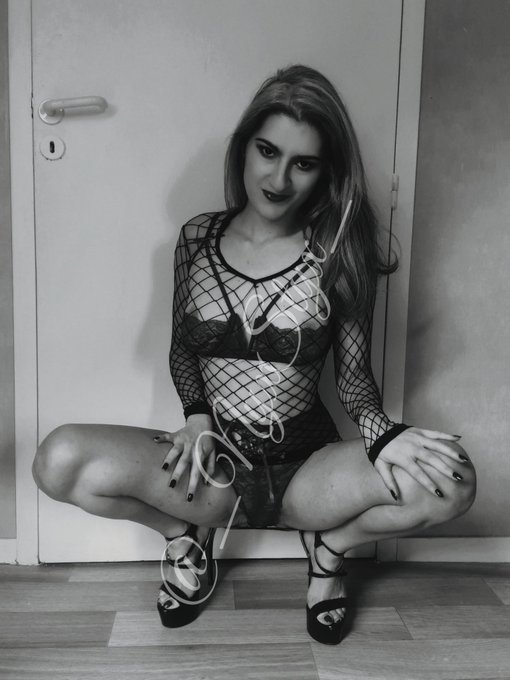 Bon vendredi et bon week-end 😘 https://t.co/gVxvSpUXzo<a href="/tag/tittytuesday"class="tags"><span>#tittytuesday</span></a><a href="/tag/vendrediseins"class="tags"><span>#vendrediseins</span></a>