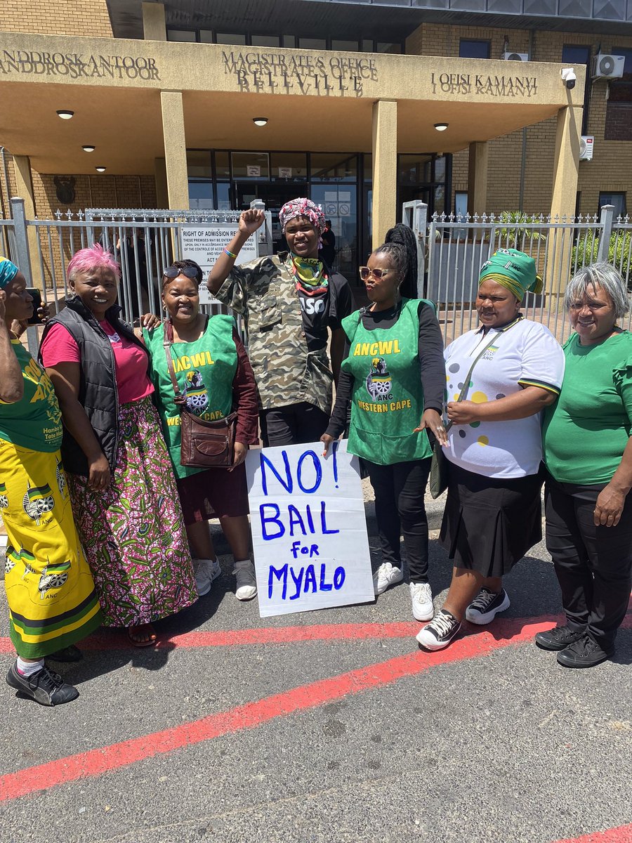 RapholoKabelo's tweet photo. The “Knife Sick” Husband did appear in Court , the case was postponed to Monday 20 November!! We call all students to come and pledge solidarity with our Sister 💙 to Demand no Bail for this Perpetrator
#CPUT
#CPUTStudents
#JusticeForSinoxolo https://t.co/wRDde60u6R