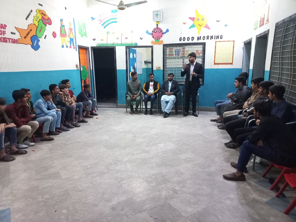 MSM_Lahore's tweet image. مصطفوی سٹوڈنٹس موومنٹ پی پی 144 کے زیر اہتمام حلقہ درود کا انعقاد کیا گیا ۔
 خصوصی شرکت محسن اقبال صدر MSM لاہور نے کی اور مصطفوی سٹوڈنٹس موومنٹ کے ورکنگ پلان پر بریفنگ دی۔ اس موقع پر حسین نواز ناظم ایم ایس ایم لاہور، مجاہد حسین صدر پی پی 144  بھی موجود ہیں۔
#MsmLahore