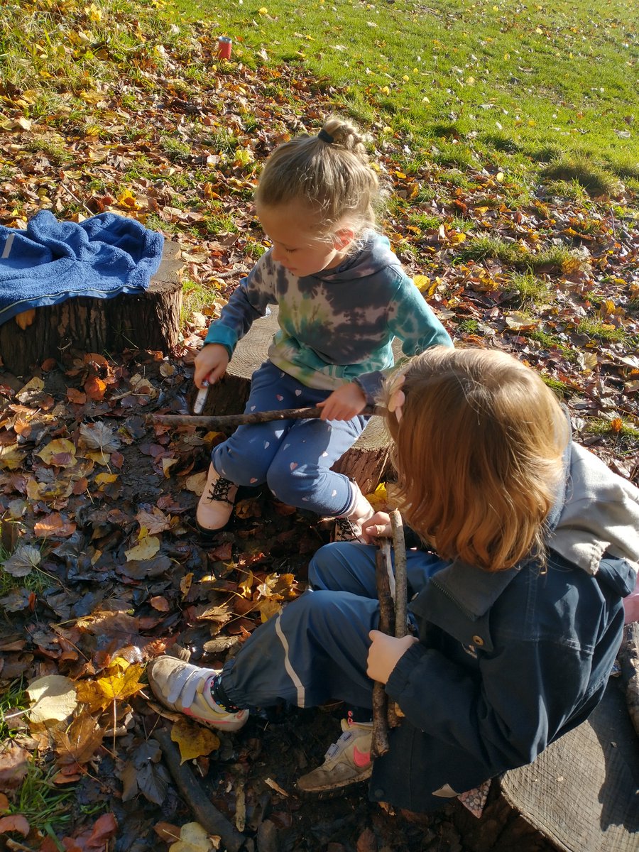 MonktonYear2's tweet photo. In Adventure Education the children were making tent pegs. Sticks were collected, knives were used to whittle the wood and then the pegs were used to make a shelter! https://t.co/xrIsgHjD7Z