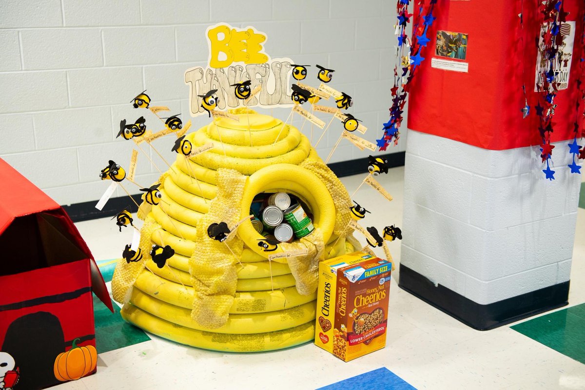 BouamriBusyBees's tweet photo. FCPS Post below- go Silverbrook! Go Busy Bees!
Our students are CAN-tastic! 🥫Silverbrook Elementary School students are collecting non-perishable food and helping the community one can at a time. #TGIFCPS https://t.co/0SFkMNhg6q