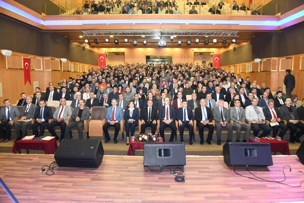 UrfaValiligi's tweet photo. Vali @hasansildak
Haliliye, Eyyübiye ve Karaköprü İlçelerinde görev yapan bütün okul yöneticileri ile üç grup halinde bir araya gelerek eğitim alanındaki çalışmalar ve proje uygulamalarıyla ilgili değerlendirme toplantısı gerçekleştirdi. https://t.co/w8Irm0eTPB