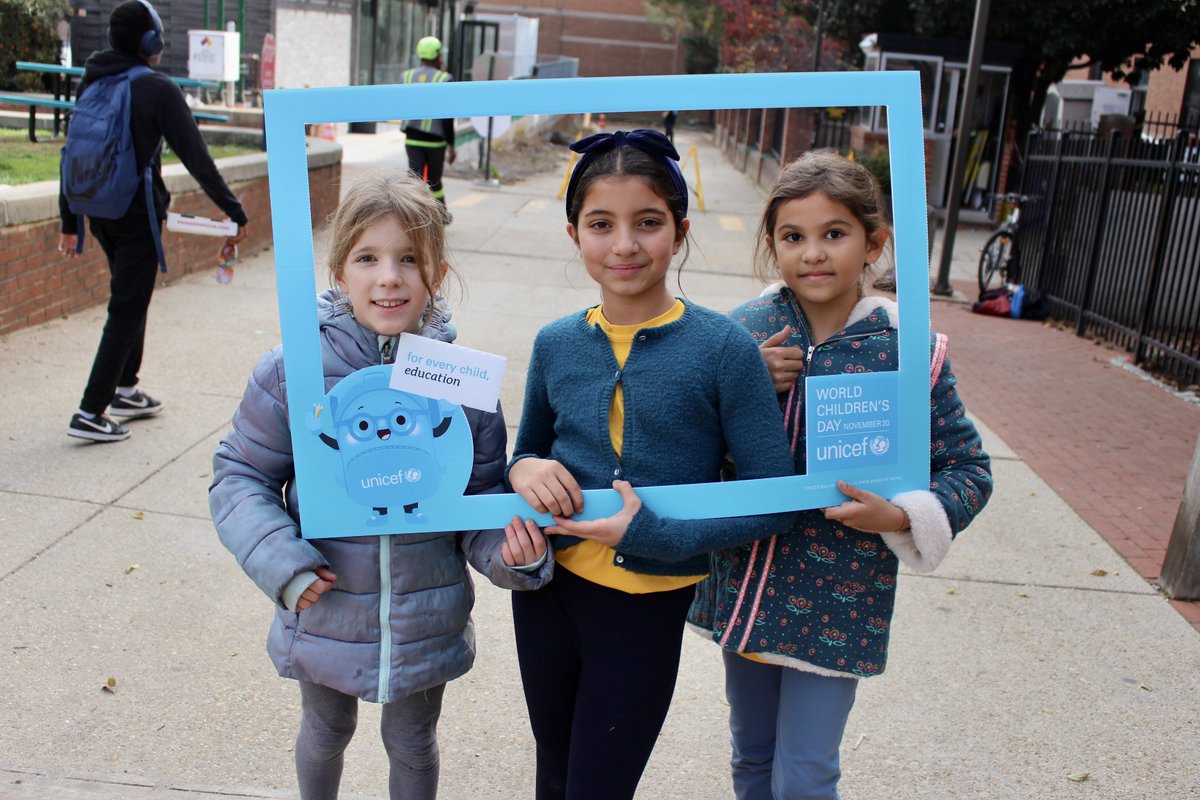 BISWashington's tweet image. In preparation for #WorldChildrensDay, BISW students come together in blue, advocating for the rights of every child alongside @UNICEF – for every child, every right!
#NAEUnicef #NAEWorldChildrensDay #NAETheAmericas #BISW