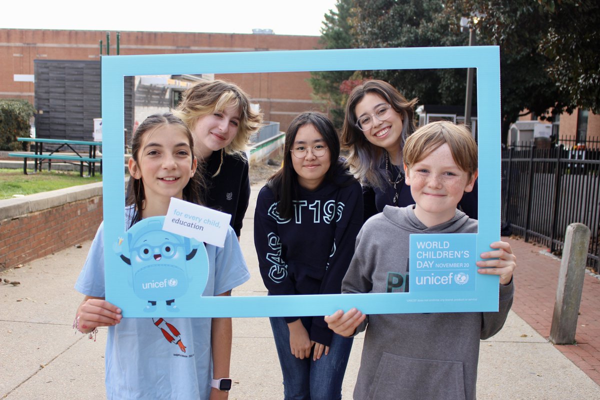 BISWashington's tweet image. In preparation for #WorldChildrensDay, BISW students come together in blue, advocating for the rights of every child alongside @UNICEF – for every child, every right!
#NAEUnicef #NAEWorldChildrensDay #NAETheAmericas #BISW