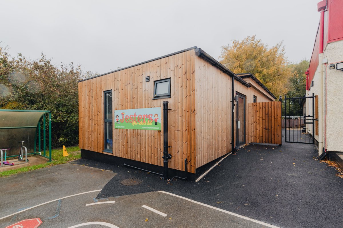vertisbuildings's tweet photo. We love to see a Vertis classroom full of happy students. From our most recent school project at Offley Endowed Primary School in Hitchin. https://t.co/3pdzL966Xa