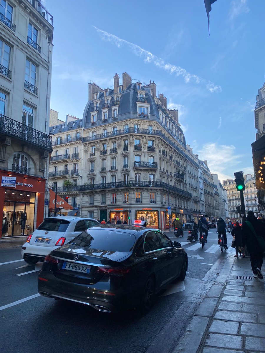 sillystarss's tweet photo. parigi https://t.co/ay7GtGzCLF