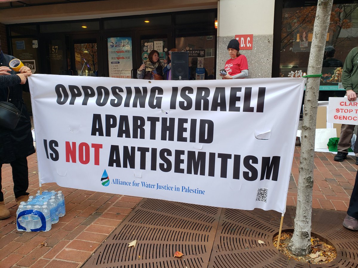 TutusNTinyHats's tweet photo. Currently at an interfaith vigil at @WhipKClark's Malden office, calling on her to support a ceasefire. #mapoli @IfNotNowBoston @JVPBoston https://t.co/CVv56qoBda