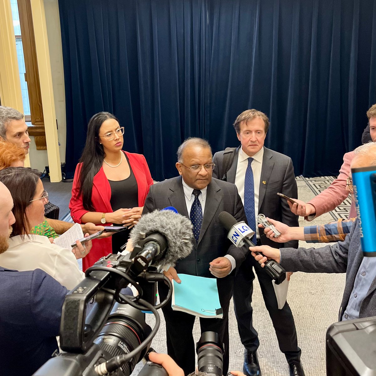 Encore des mensonges à l'OCPM : sous la gestion de Dominique Ollivier, elle a donné des vacances et des heures gratuites à des employés de la Ville. Elle doit être exclue du caucus de Projet Montréal. Isabelle Beaulieu, qui a aussi profité du système, doit être congédiée. #polmtl