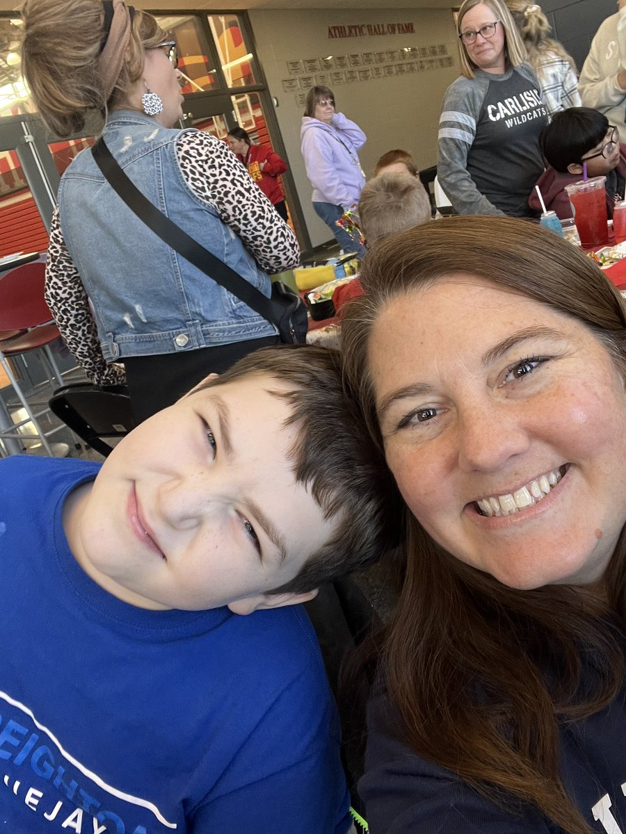 BestBuddiesCCSD's tweet photo. Thanksgiving lunch with friends from all grades!! https://t.co/JKgaQDTgZO
