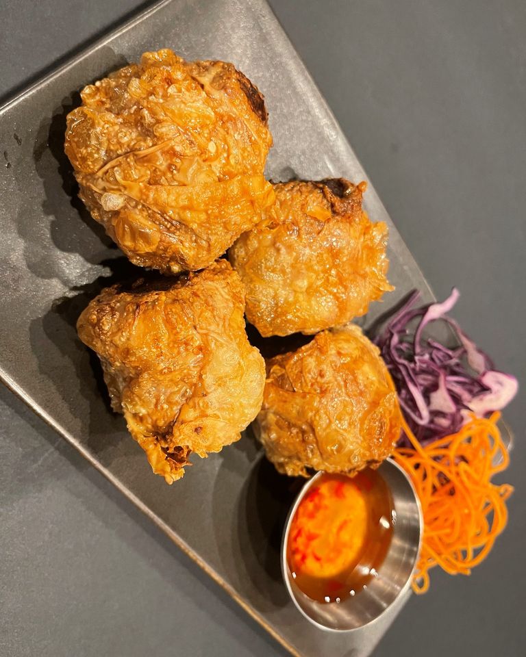 BalamaoBoston's tweet photo. Hoi Jor (home made)
Deep fried pork and crab meat wrapped with crispy tofu skin.
Order online: https://t.co/91MTkwyOGn
(617) 992-6442
433 Washington Street, Brighton, MA 02135

#pork #crabmeat #tofu #balamao #thaicousine🍽️ #thairestaurantinboston #boston #brighton https://t.co/YxicNBjj4O