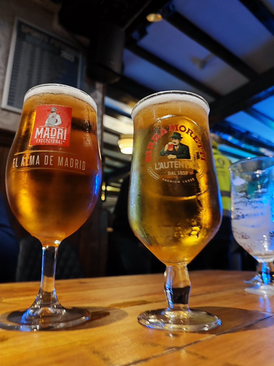 RichardMoule10's tweet photo. Who wins, you decide. @PintsBeauty https://t.co/oZ709cKxa6