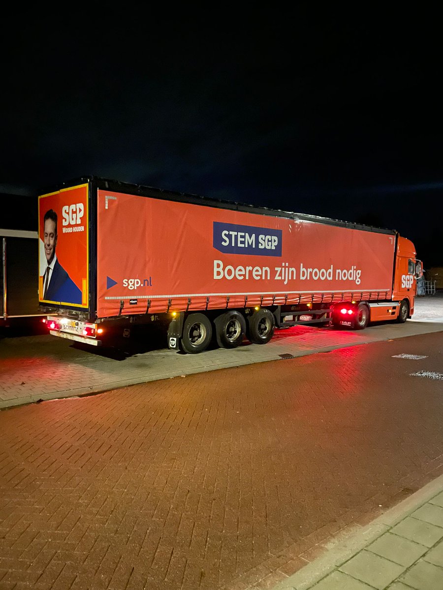 Wij  weten het allemaal. Steeds meer mensen hebben moeite met de hoge kosten  van levensonderhoud. De daad bij het woord voegend bezorgd de SGP bij  voedselbanken eieren die ondernemers ter beschikking hebben gesteld.  Gisteren 16 november 2023 ook in Huizen.