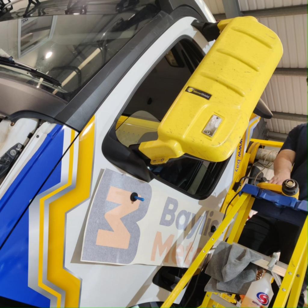 EliteSigns's tweet photo. Here's another @BaylissMetals #wrapped #truck. This #skiplorry matches the rest of the #fleet and it's big brother the #mercedesactros #hookloader.
Designed ✅
Printed ✅
Wrapped ✅ https://t.co/dgrlQdqbc7