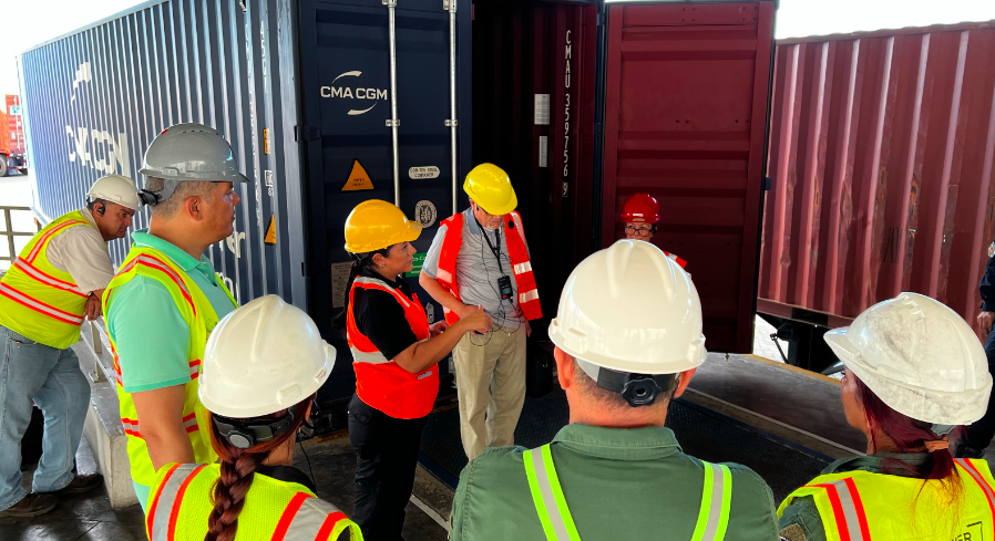 OEA_CICTE's tweet photo. 13 Funcionarios de Costa Rica 🇨🇷 vinculados a la #Protección de #Puertos críticos completaron un taller formativo sobre procedimientos de trabajo organizado por #ProgramaCICTE de #InspecciónContenedores, con el apoyo de @GAC_Corporate #ACCBP @CanEmbCRHNNI y @CanadaOAS https://t.co/ciQO5SUoGL