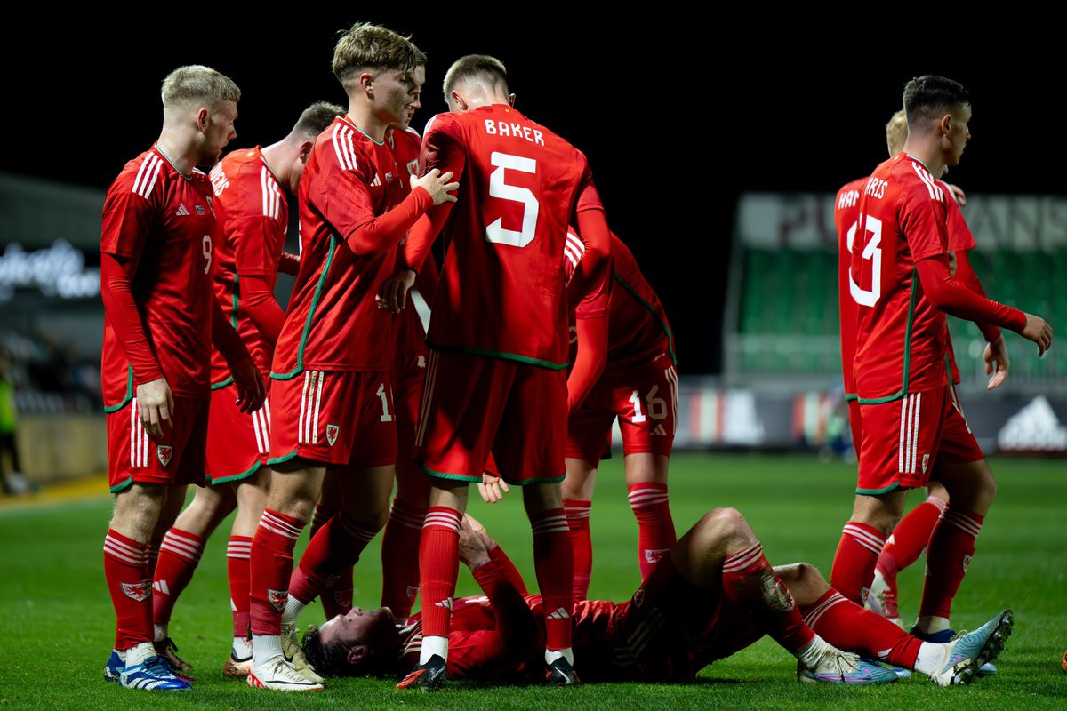 Tom Davies tweet media