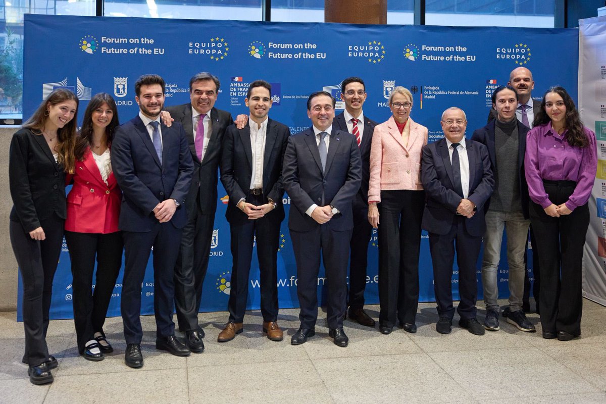 jmalbares's tweet photo. Necesitamos la participación y el debate de las y los jóvenes para construir una Europa más justa, social, digital y verde. 

Encantado de conversar con @Equipo_Europa sobre la Presidencia española @eu2023es y las políticas que afectan a la juventud. https://t.co/T6PXBzZBVL