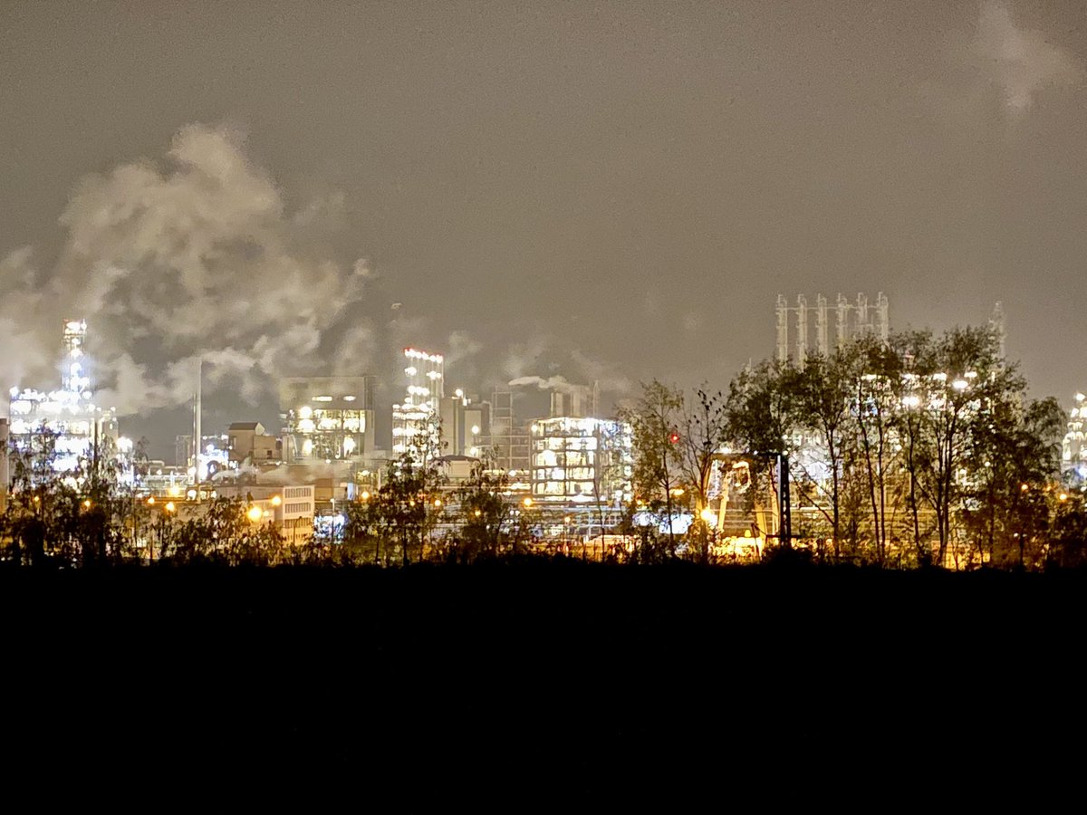 SeFischer_MEI's tweet image. Das #Wacker-Chemiewerk in #Nünchritz. Die chemische #Industrie sichert unseren Wohlstand - und hilft im Kampf gegen den #Klimawandel. Zahlbare #Energie und Tarifabschlüsse mit Augenmaß sind notwendig! #Sachsen #Wirtschaft #saxlt