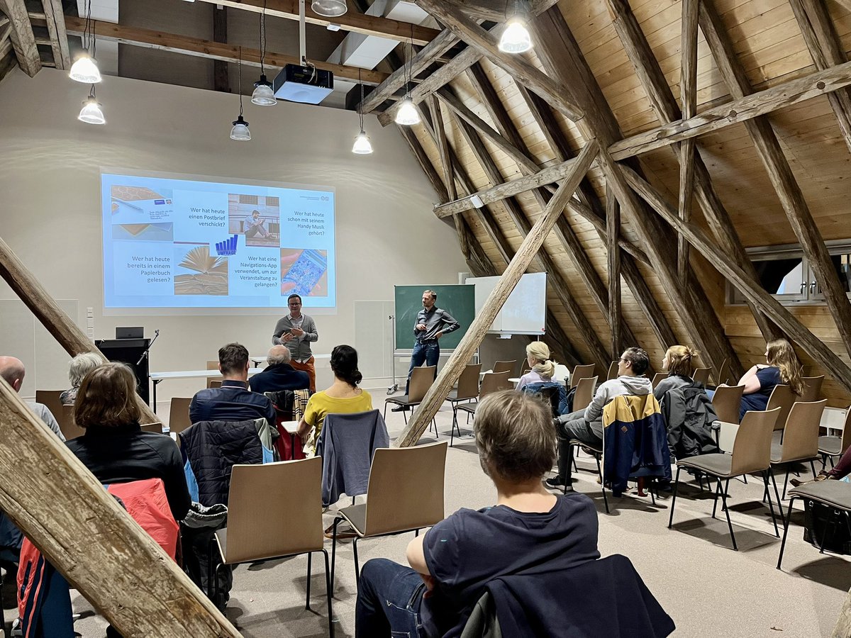 Heute zu Gast in den <a href="/Francke_halle/">Franckesche Stiftungen</a> mit der <a href="/UniHalle/">Universität Halle (inaktiv)</a> zur vorerst letzten Eltern-Uni, dieses Mal zum Thema #Medienwandel - #Digitalität in der #Grundschule.