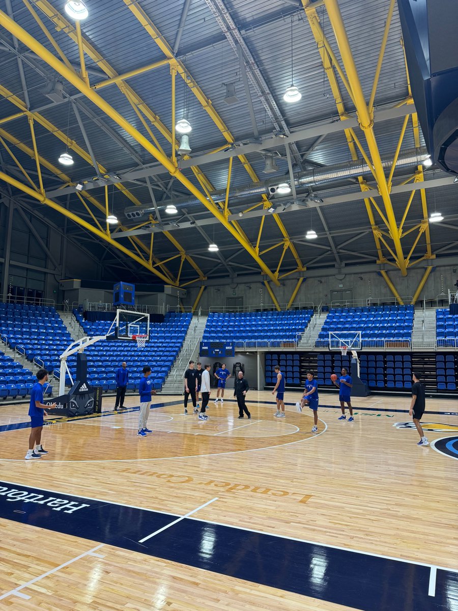 Good luck to our Post Grad National team at the Prep National Showcase this weekend! 

Game 1: 11/17 @ 8:30 PM vs. South Kent
Game 2: 11/19 @ 9:00 AM vs. Newman

Catch both games here: commonwealthbasketballgroup.net/national-prep-…

<a href="/PrepNational/">National Prep Championship Series</a> <a href="/coachjcarr/">Jim Carr</a> <a href="/BigJohnRhodes/">John Rhodes</a>